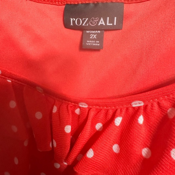 Roz & Ali Ruffle sleevless blouse - Picture 2 of 2